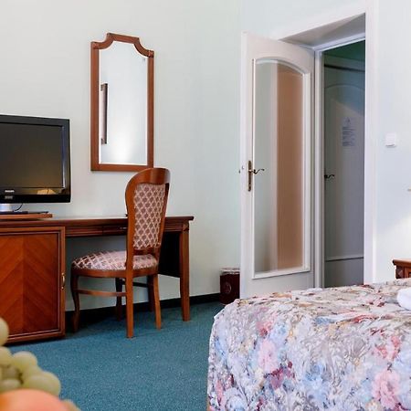 Hotel Ester Karlovy Vary Ngoại thất bức ảnh