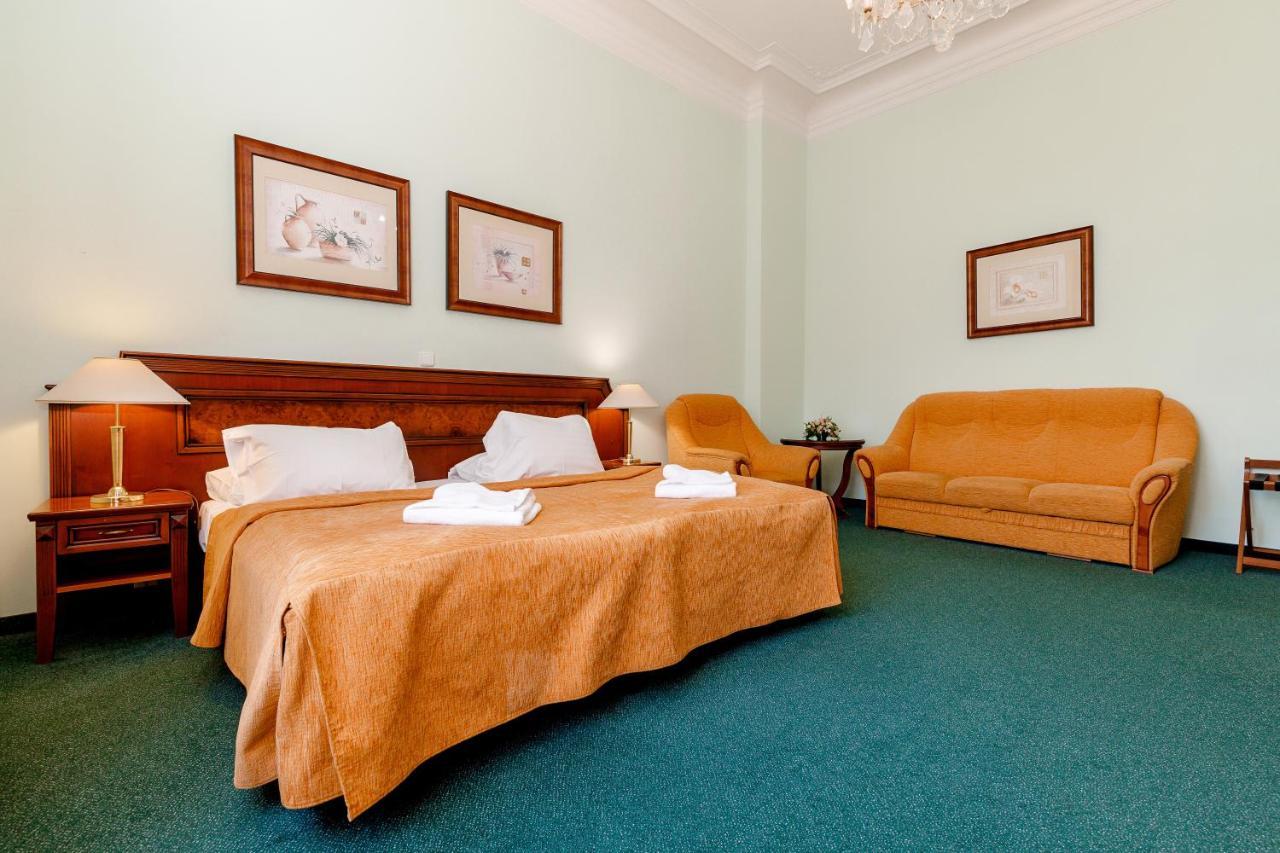 Hotel Ester Karlovy Vary Ngoại thất bức ảnh
