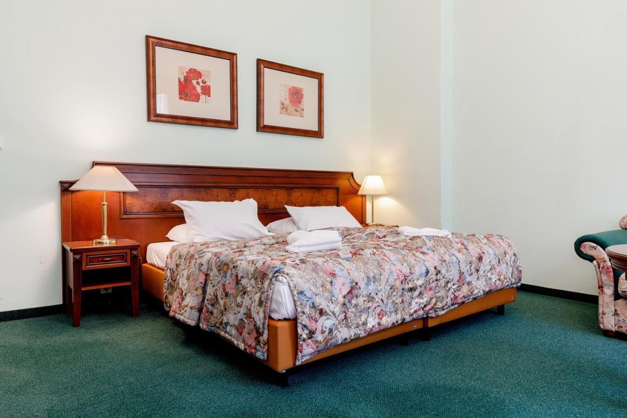 Hotel Ester Karlovy Vary Ngoại thất bức ảnh