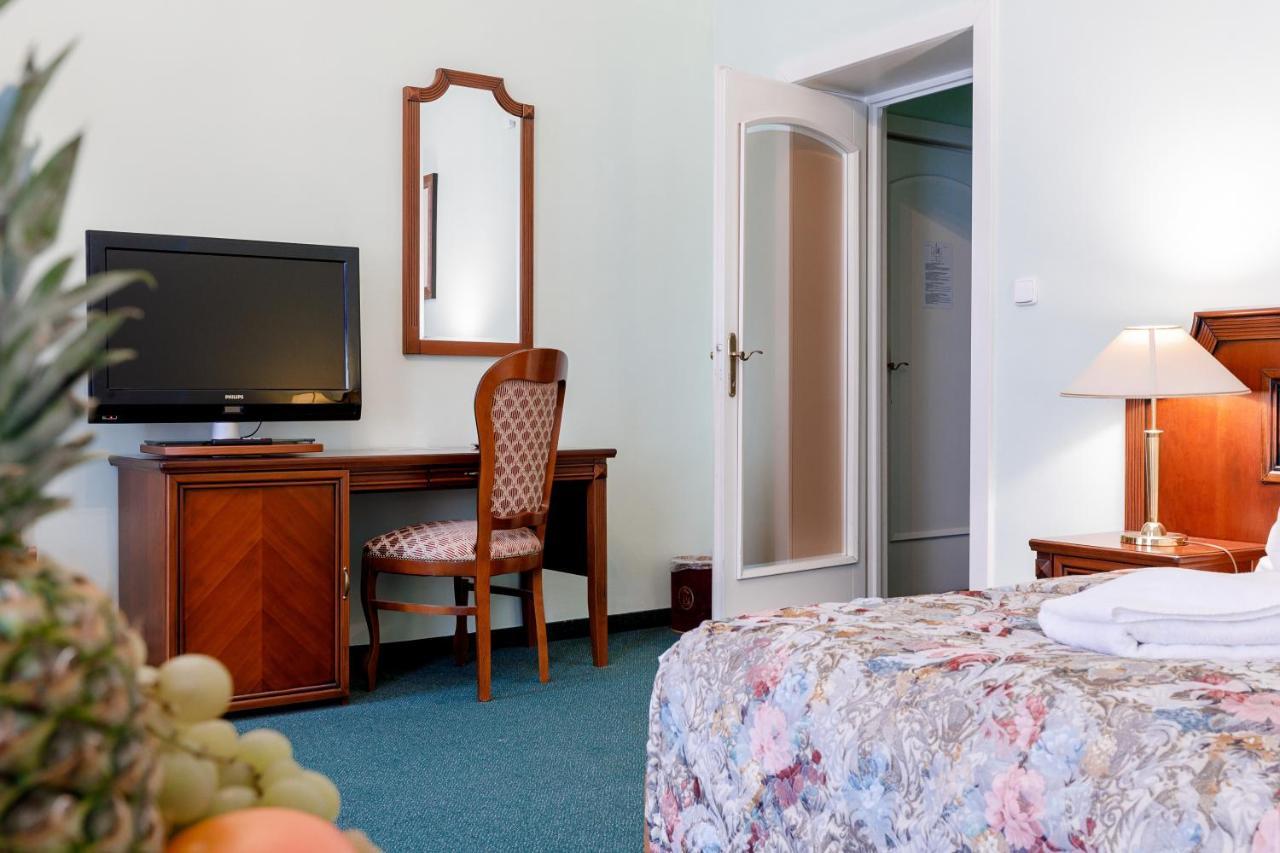 Hotel Ester Karlovy Vary Ngoại thất bức ảnh