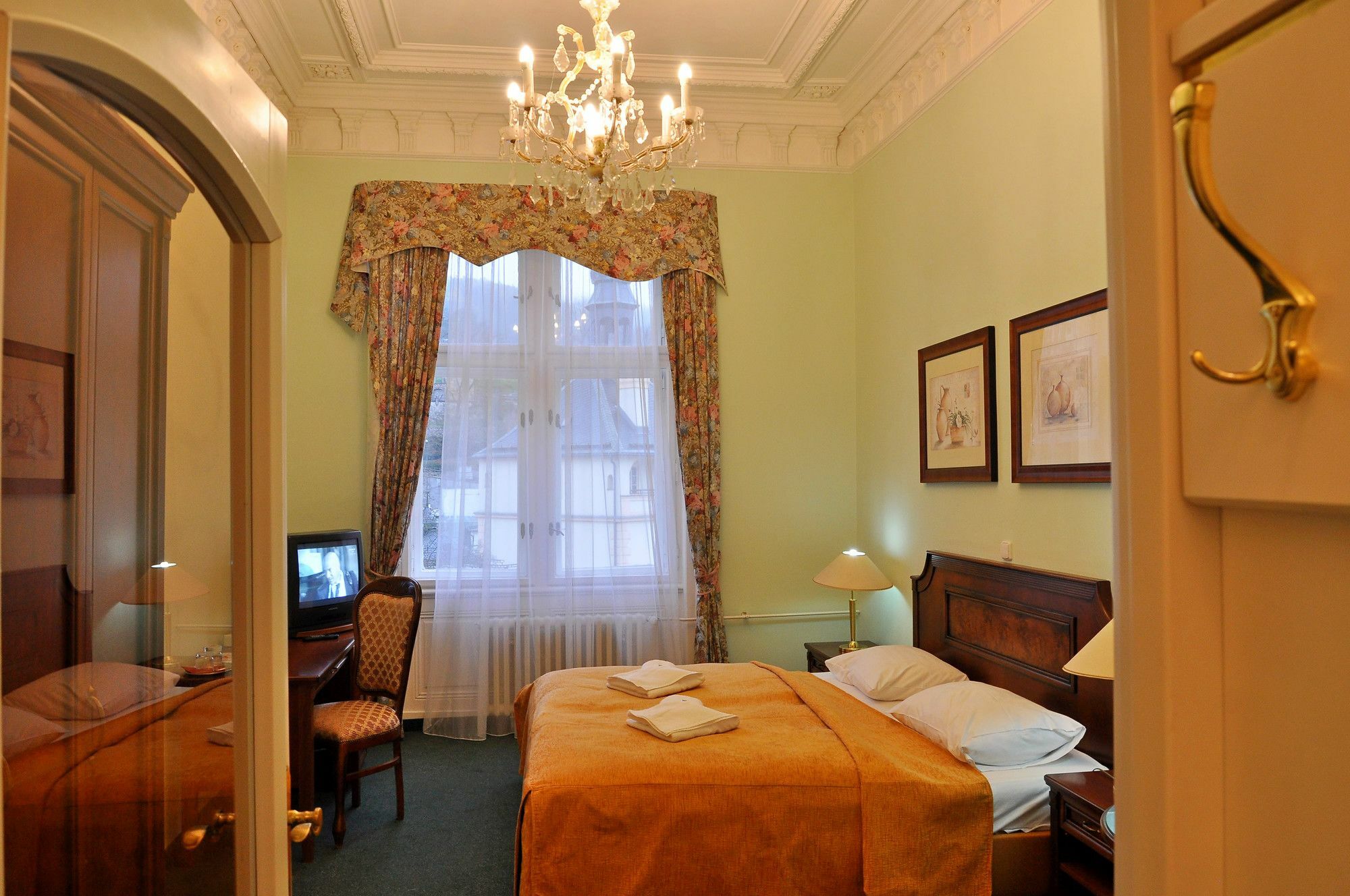 Hotel Ester Karlovy Vary Ngoại thất bức ảnh